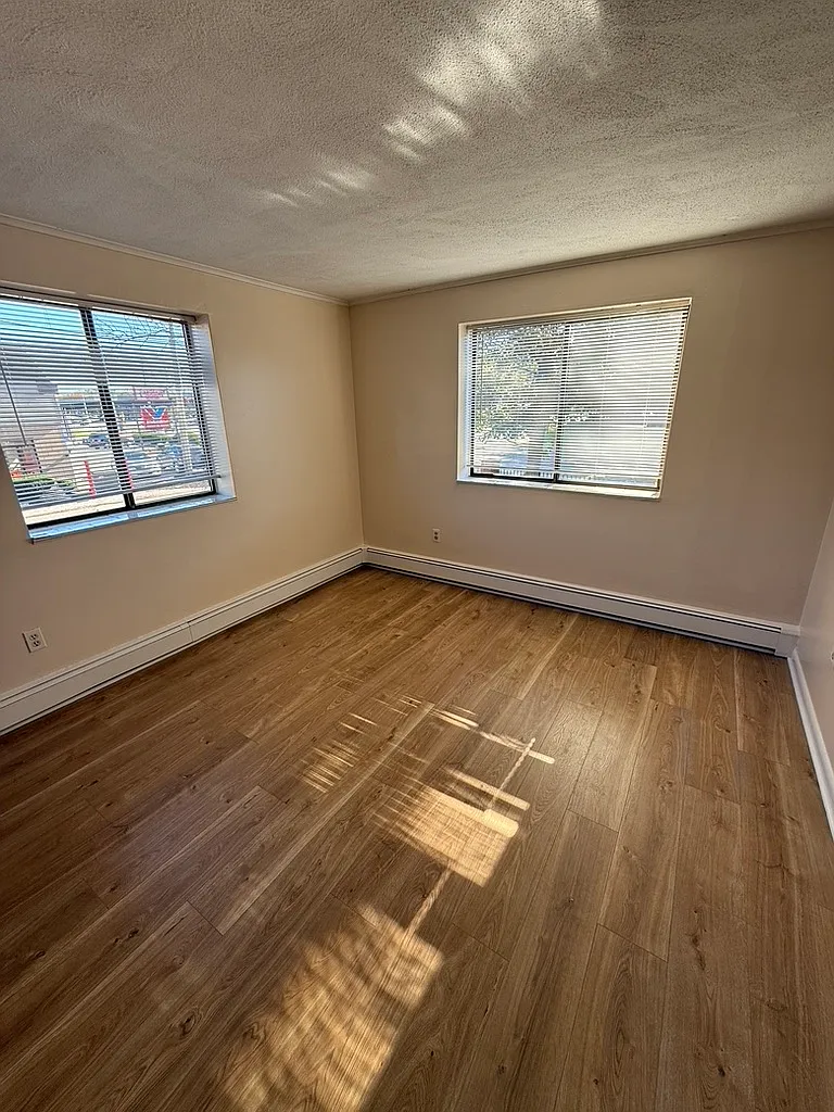 2 bed, 900 sqft, $2,200 — Photo 3