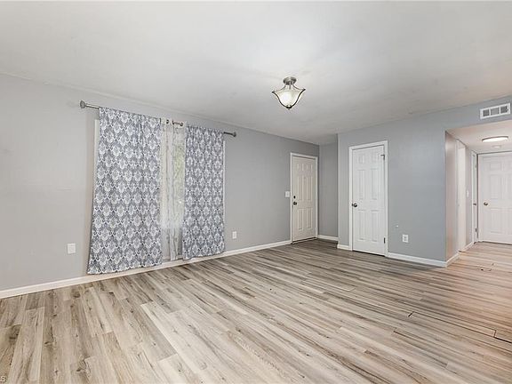 5th image of 12 Mullis Ct