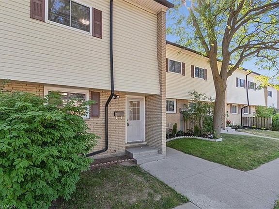 3rd image of 211 Veronica Dr #8