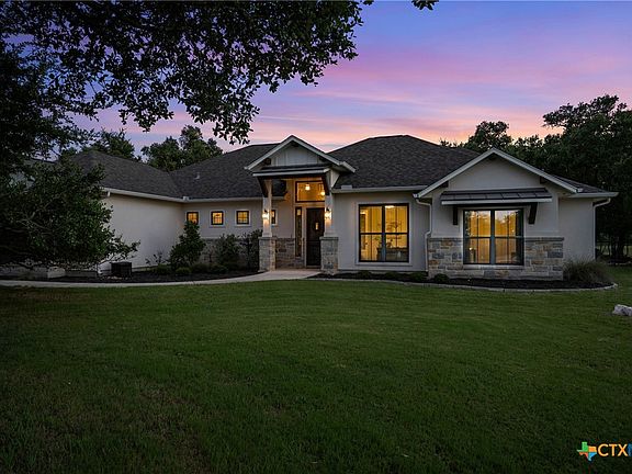 4th image of 688 Cambridge Dr