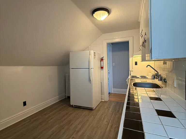 61 Paisley St — Photo 3
