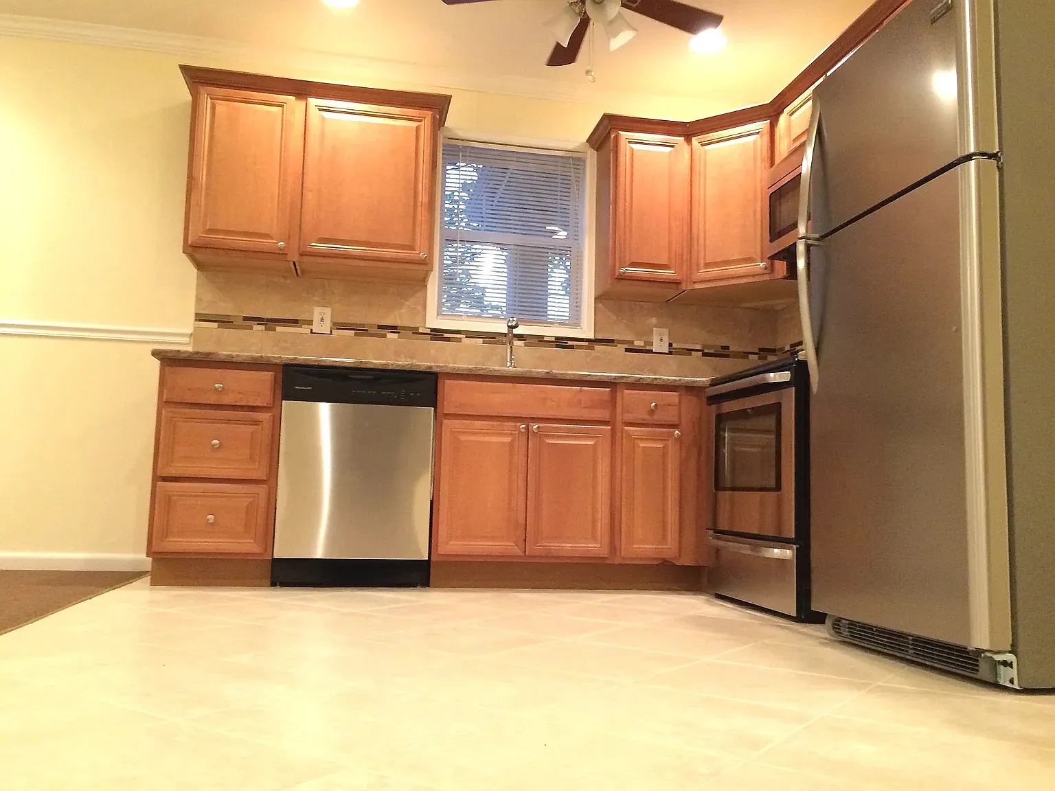 2 bed, 1000 sqft, $2,400 — Photo 3