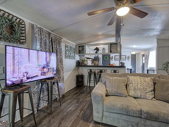 3rd image of 676 Flowery Branch Rd