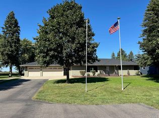 560 3rd St NE, Hartley, IA 51346
