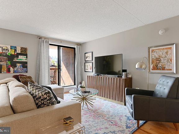 3rd image of 200 Lombard St #503