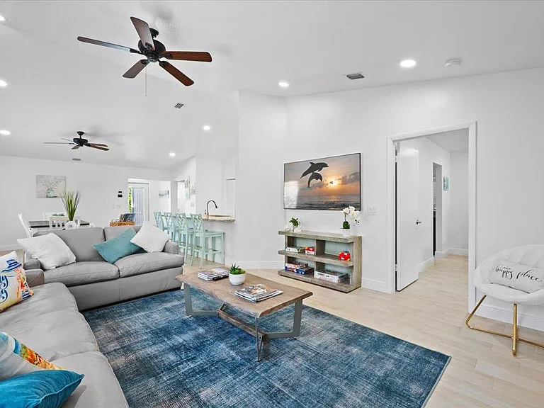 6075 Francis St — Photo 10