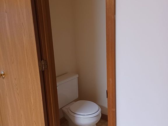 4th image of 110 E Hummelstown St APT 102