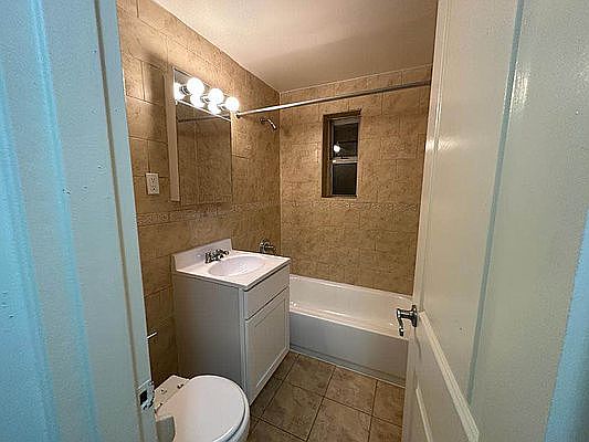 4th image of 24 Seth Ct #M