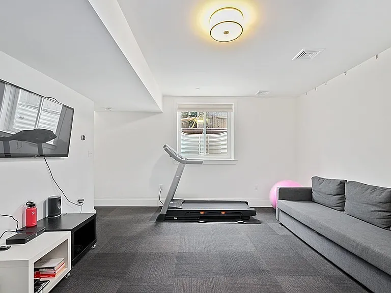 39 Elmwood St #3 — Photo 6