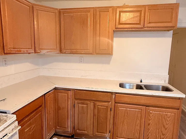 105 Decatur St — Photo 3