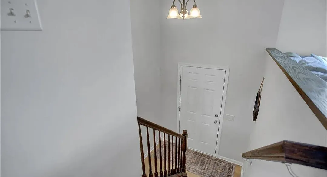 3 bed, 2.5 bath, 1725 sqft, $2,100 — Photo 3