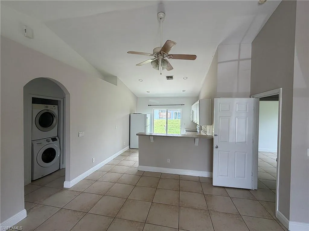 3 bed, 3.0 bath, 1280 sqft, $1,800 — Photo 2