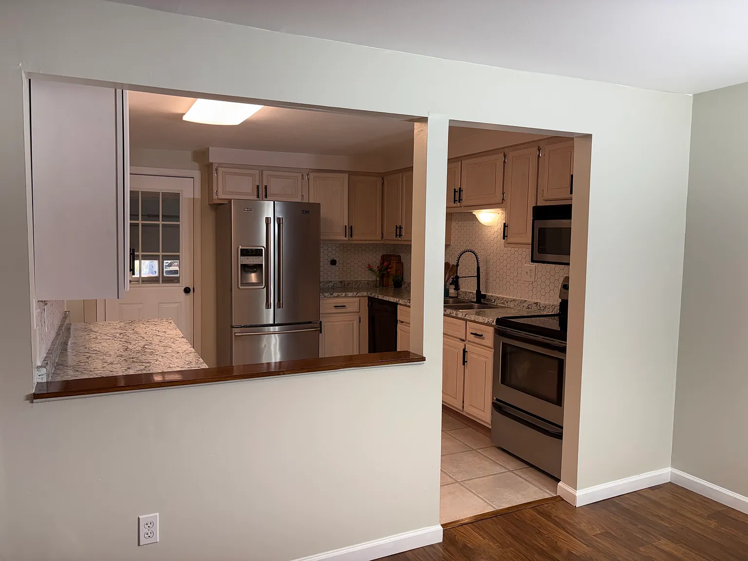 3 bed, 1254 sqft, $2,100 — Photo 4