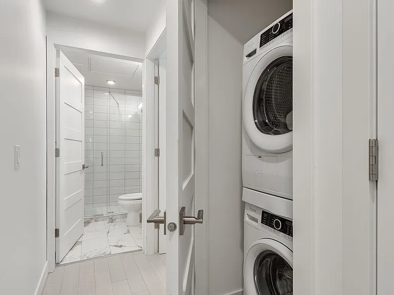 1431 Haro St #101 — Photo 10