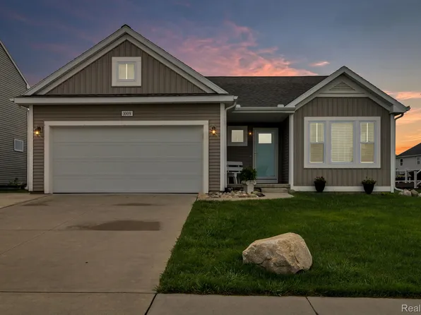 1009 Chesham Ln, Grand Ledge, MI 48837