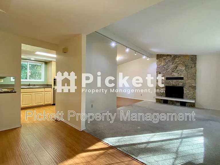 7293 Pheasant Cir NE — Photo 2