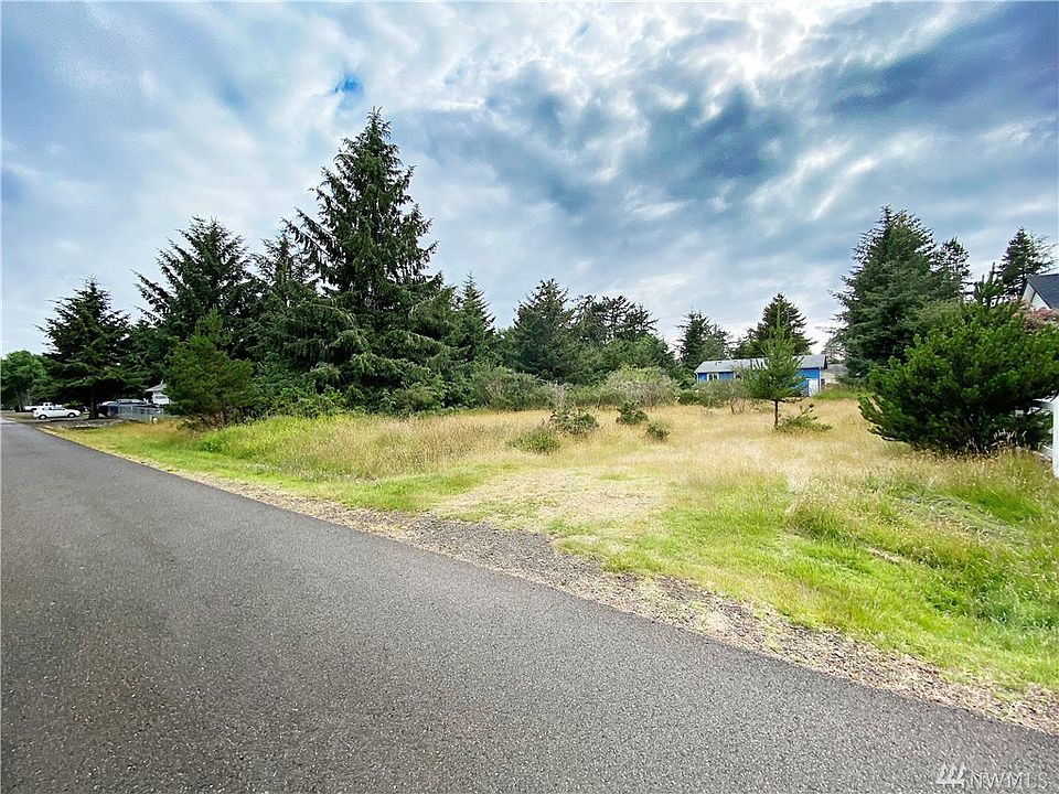 1st image of 355 Ponderosa Loop NE