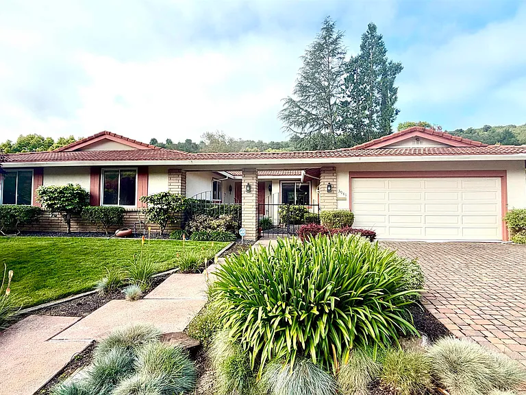 3941 Campolindo Dr — Photo 1