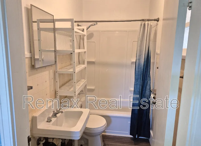 1 bed, 1.0 bath, $1,100 — Photo 4