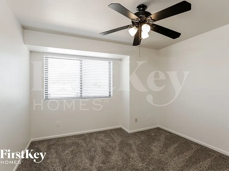 6512 N 85th Ave — Photo 13