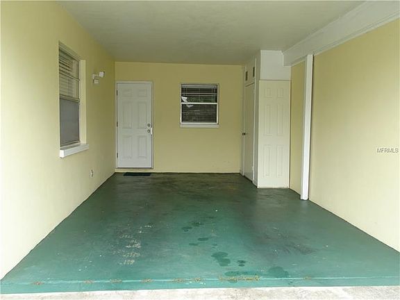 3rd image of 290 Sky Loch Dr W