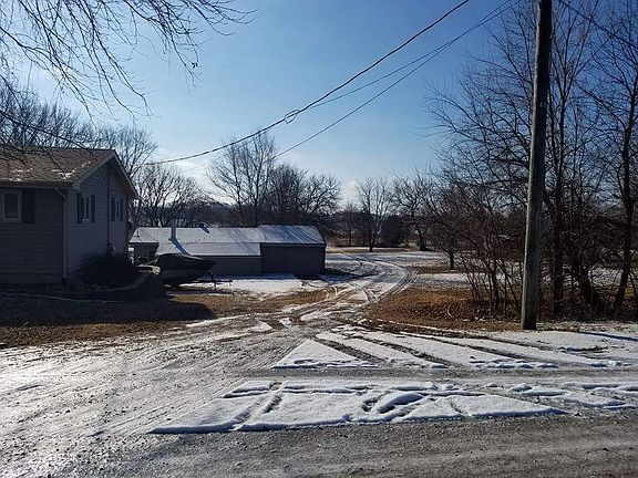 Detached garage with shop ar