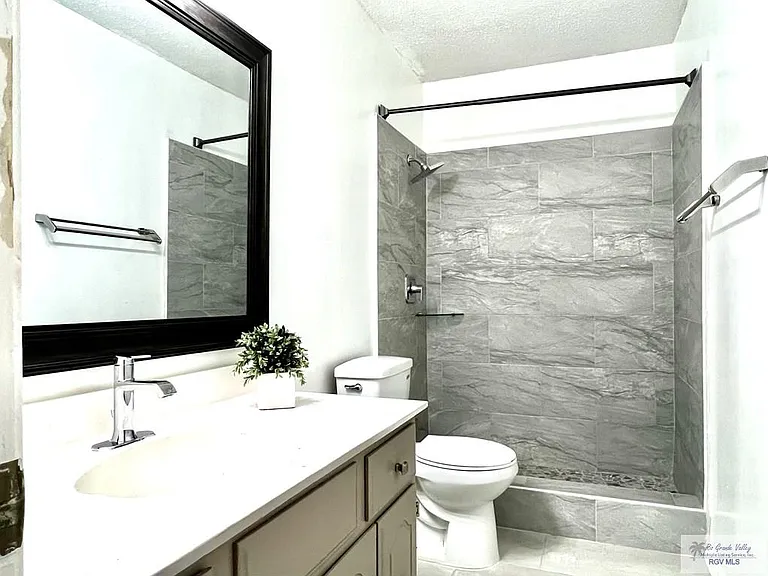 3908 Las Palmas Cir — Photo 19