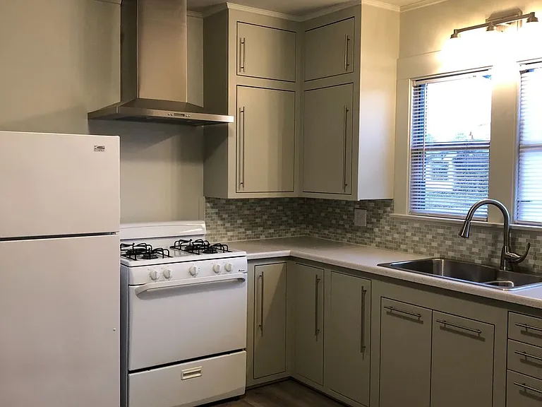 3320 Pine St — Photo 5