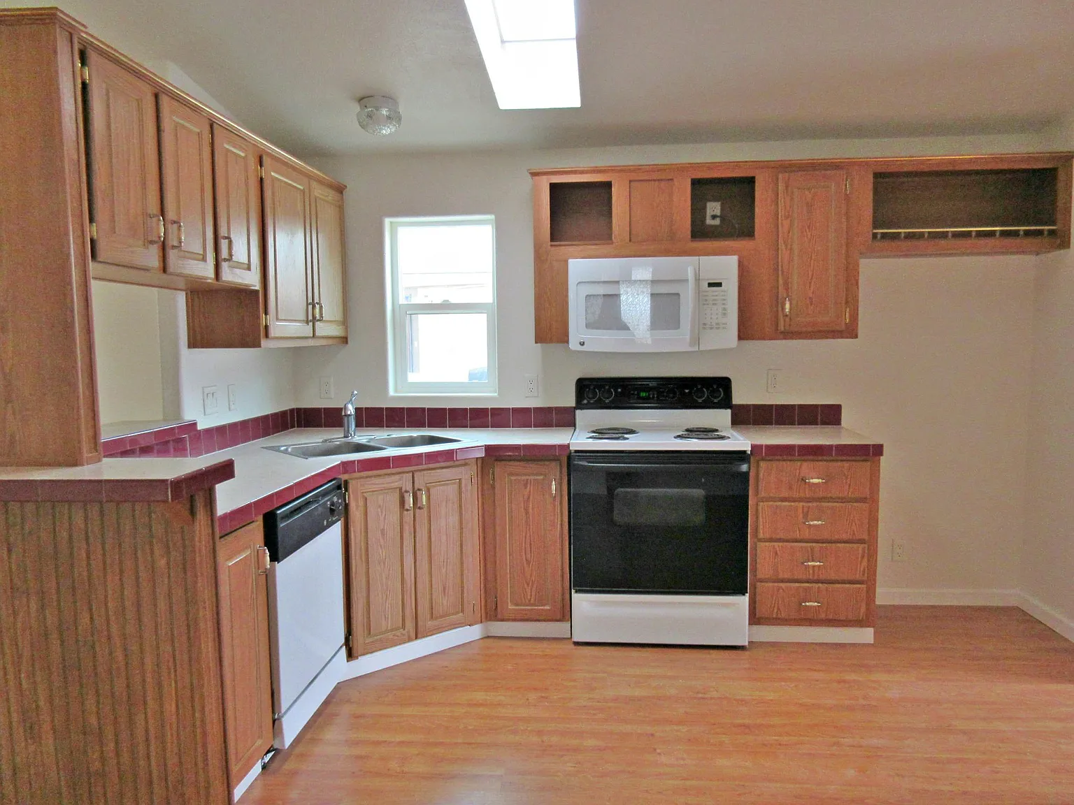 4 bed, 1792 sqft, $1,800 — Photo 2