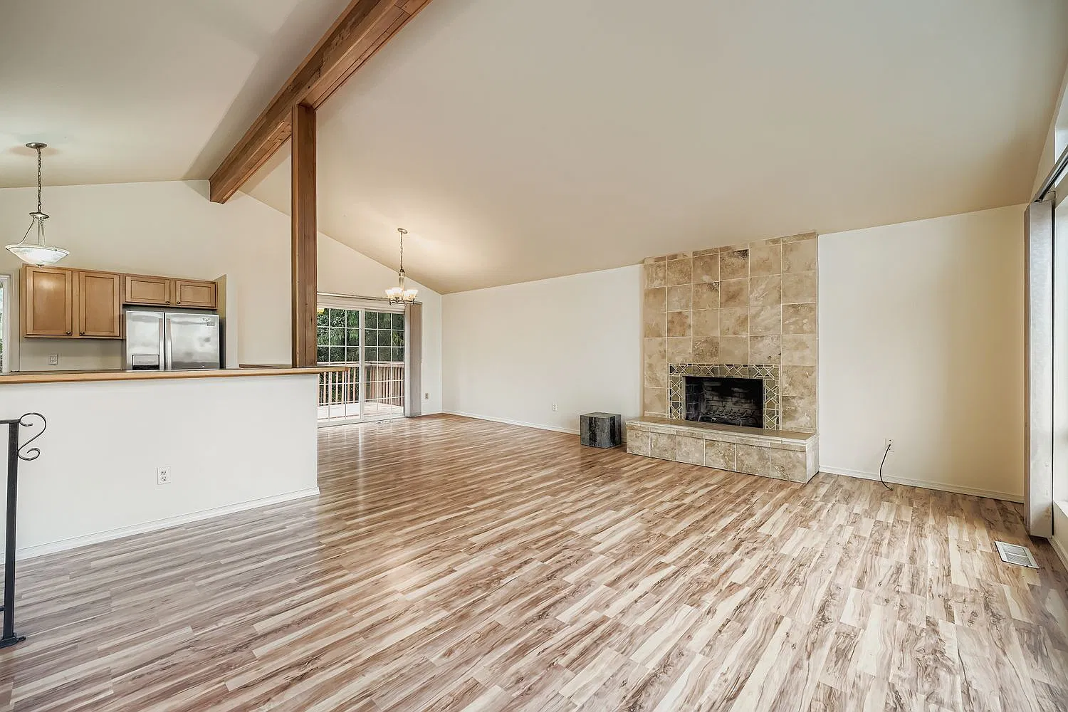 4 bed, 2300 sqft, $3,450 — Photo 2