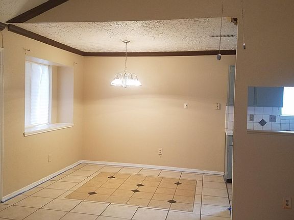 4th image of 3206 Edgecreek Dr
