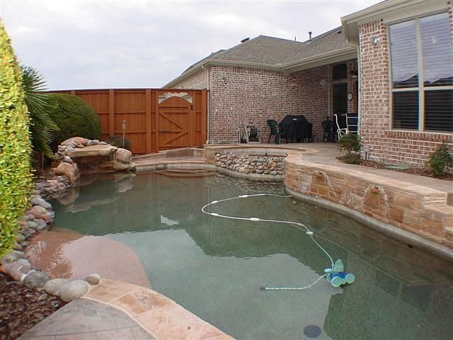 2nd image of 1716 Lantana Ln