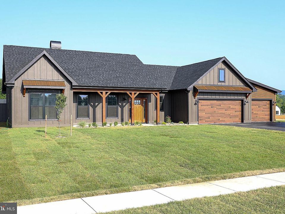 1st image of 45 Grand Rapids Dr