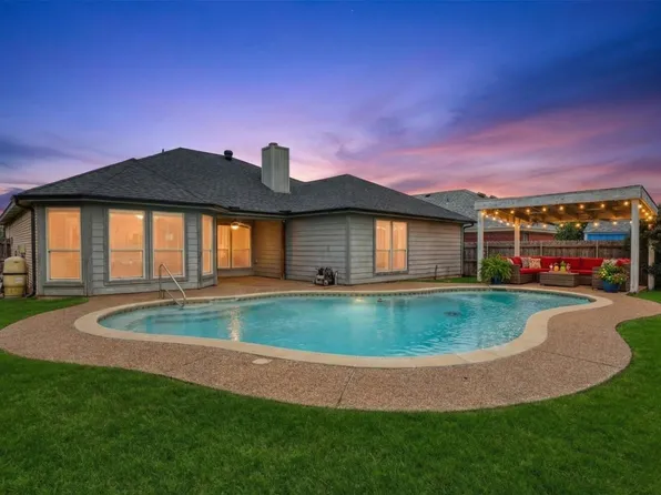 1005 Caleb St, Burleson, TX 76028