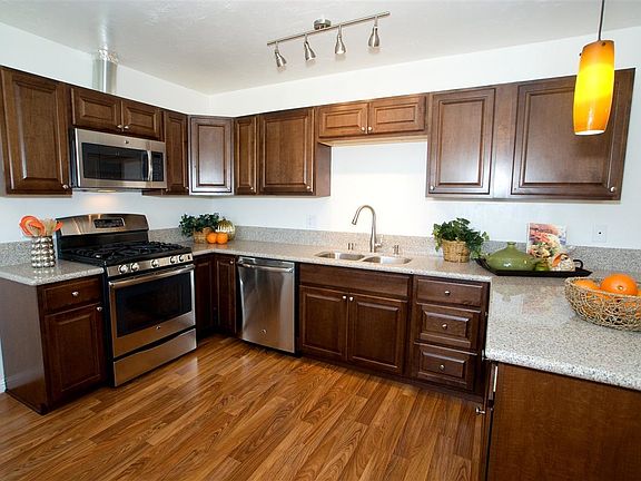 3rd image of 3852 Grandon Ave
