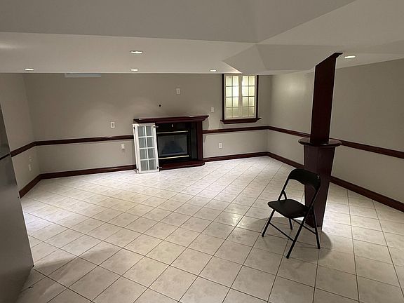 2nd image of 41 Mountainberry Rd #Basement