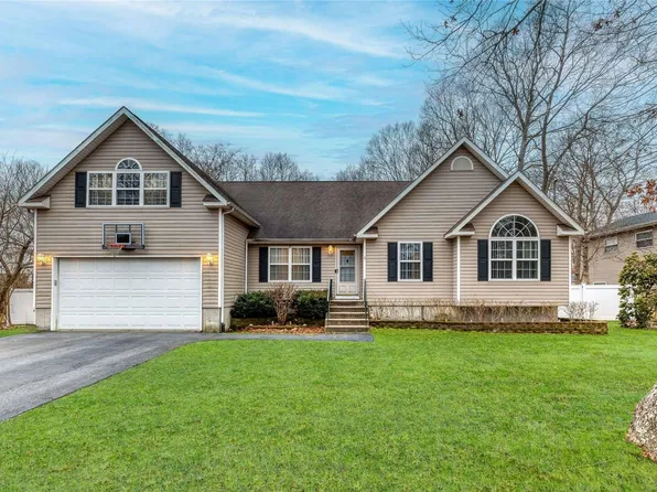 181 Auborn Avenue, Shirley, NY 11967