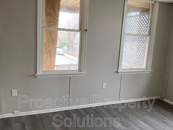 3rd image of 300-302 William St Floor 2