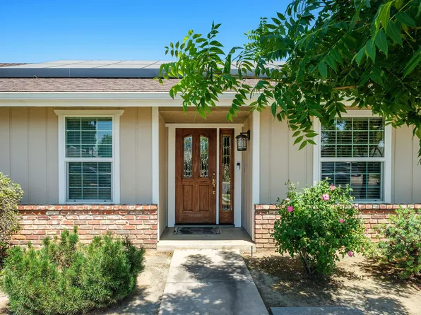 820 N Nichols Avenue, Dinuba, CA 93618