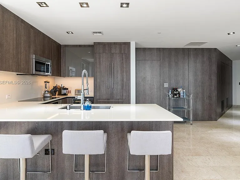 88 SW 7th St #2401 — Photo 31