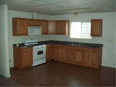 4th image of 2912 E Poplar St