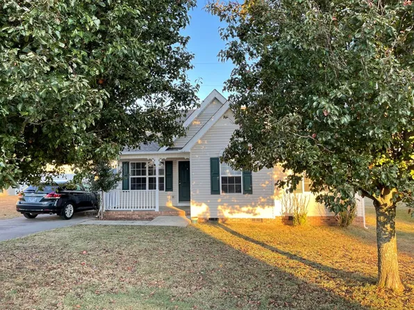 1604 Baucom Dr, Columbia, TN 38401