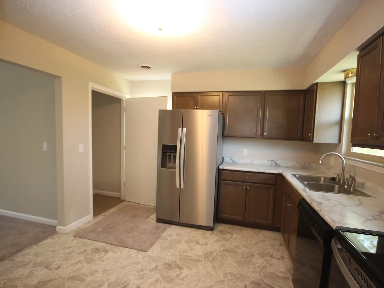 2 bed, 1.0 bath, 840 sqft, $1,600 — Photo 2