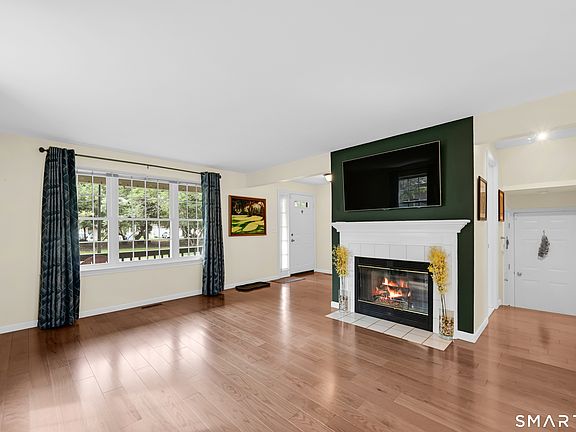 3rd image of 2202 Meadowview Dr Unit 2202
