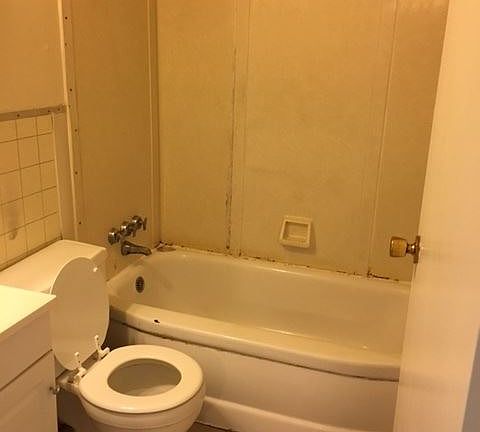 3rd image of 1203 W Alden Ave