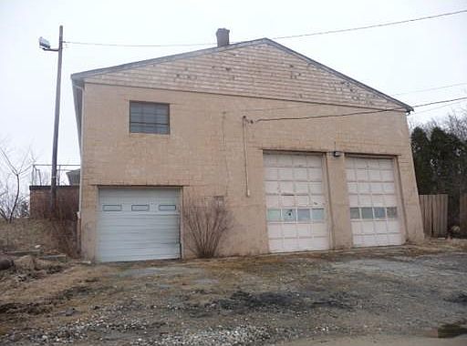 2nd image of 30 Borden St