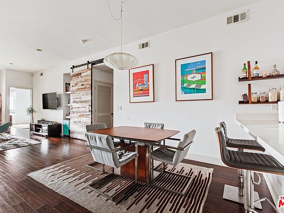 3rd image of 4211 Redwood Ave Unit 310