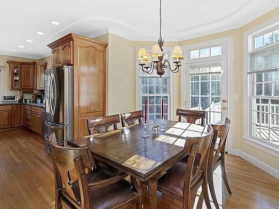 3rd image of 28 Meachen Ln