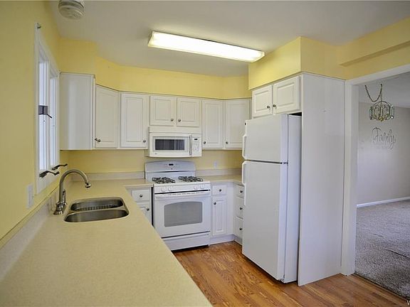 4th image of 223 Beckwith Ave