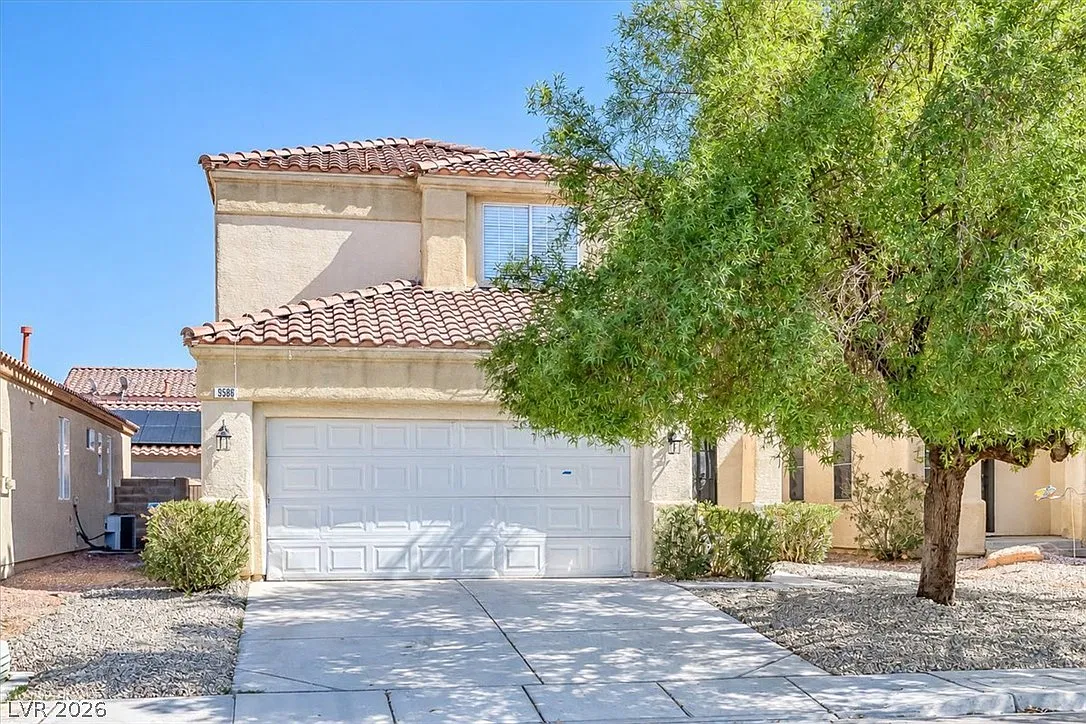 3 bed, 2.5 bath, 1800 sqft, $2,016 — Photo 2